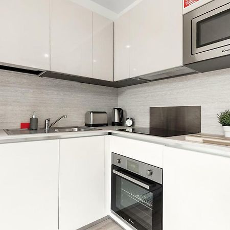 Mondial Apartments At Heathrow Harmondsworth ภายนอก รูปภาพ