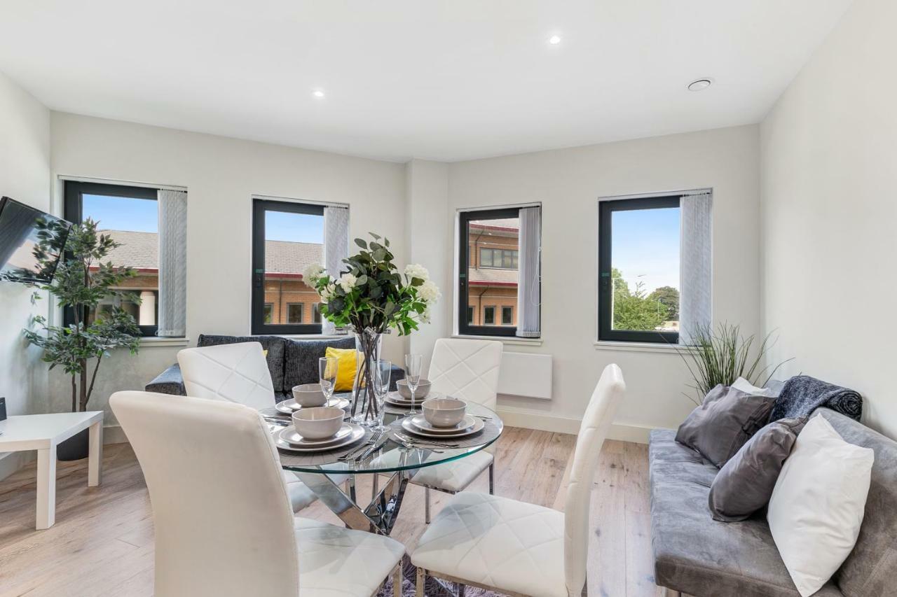 Mondial Apartments At Heathrow Harmondsworth ภายนอก รูปภาพ