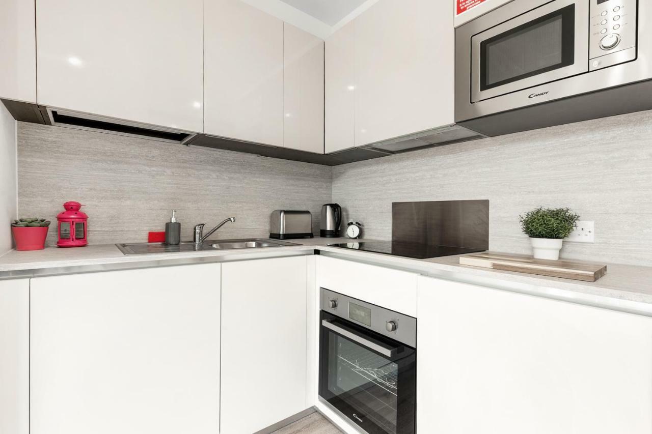 Mondial Apartments At Heathrow Harmondsworth ภายนอก รูปภาพ