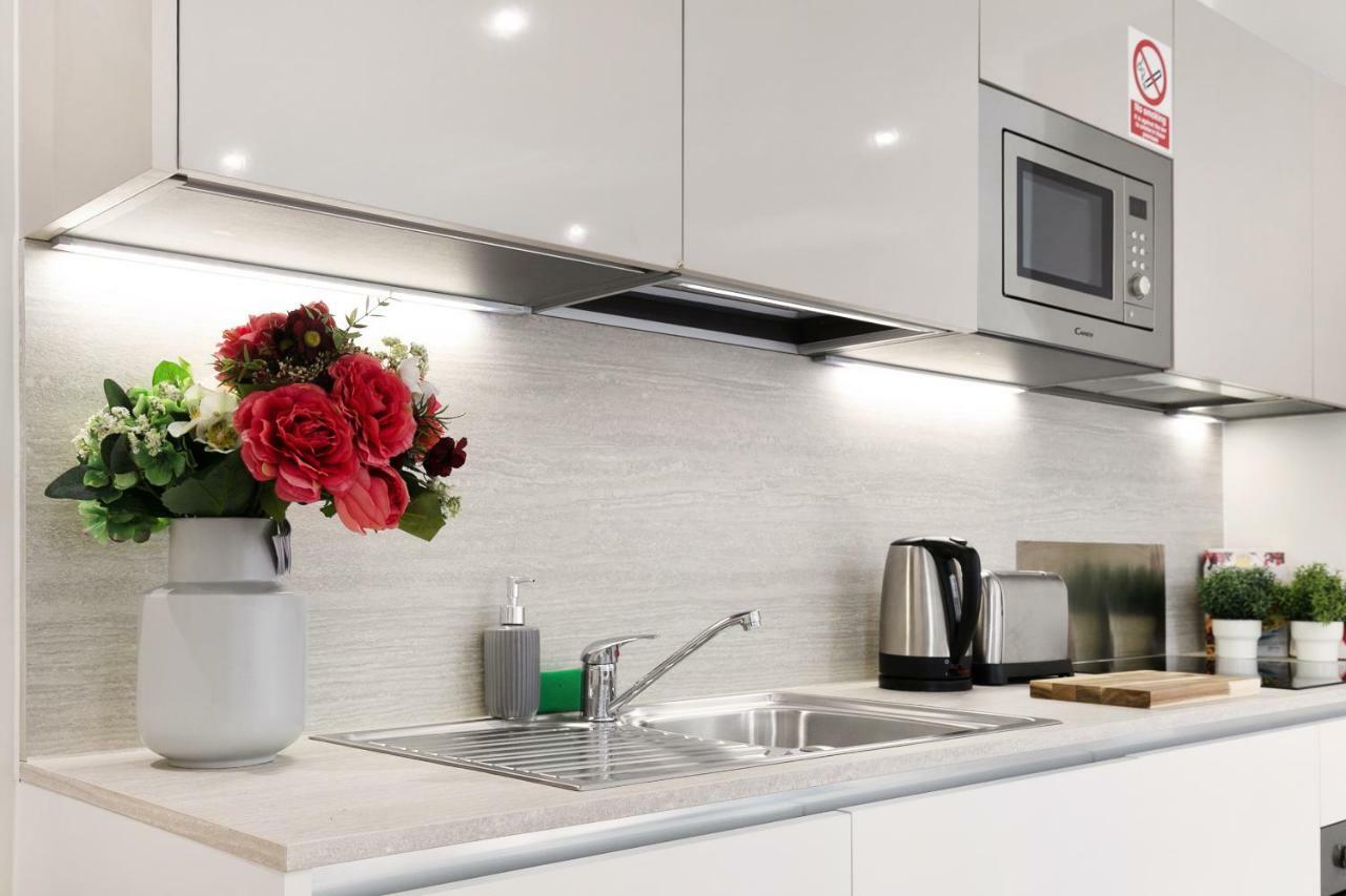 Mondial Apartments At Heathrow Harmondsworth ภายนอก รูปภาพ
