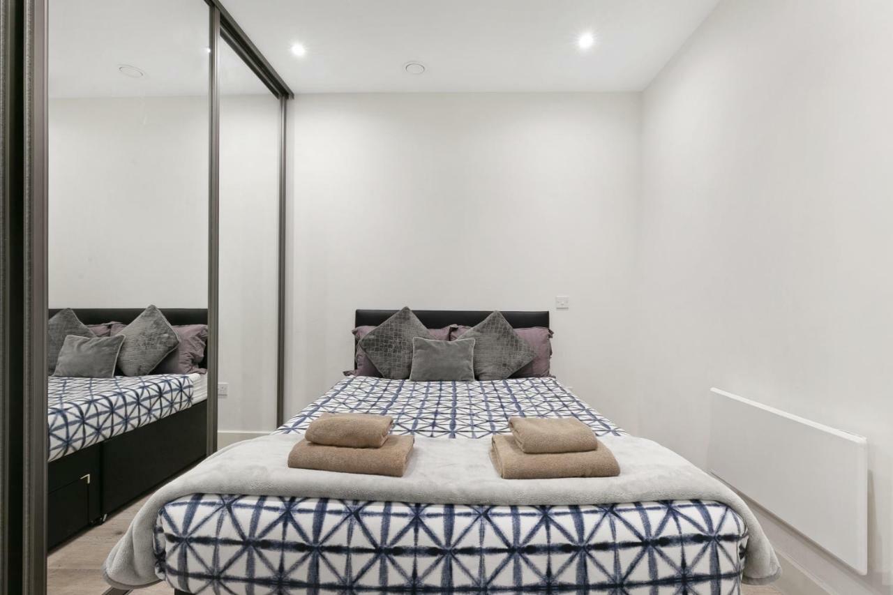 Mondial Apartments At Heathrow Harmondsworth ภายนอก รูปภาพ