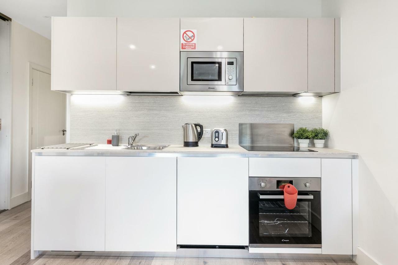 Mondial Apartments At Heathrow Harmondsworth ภายนอก รูปภาพ