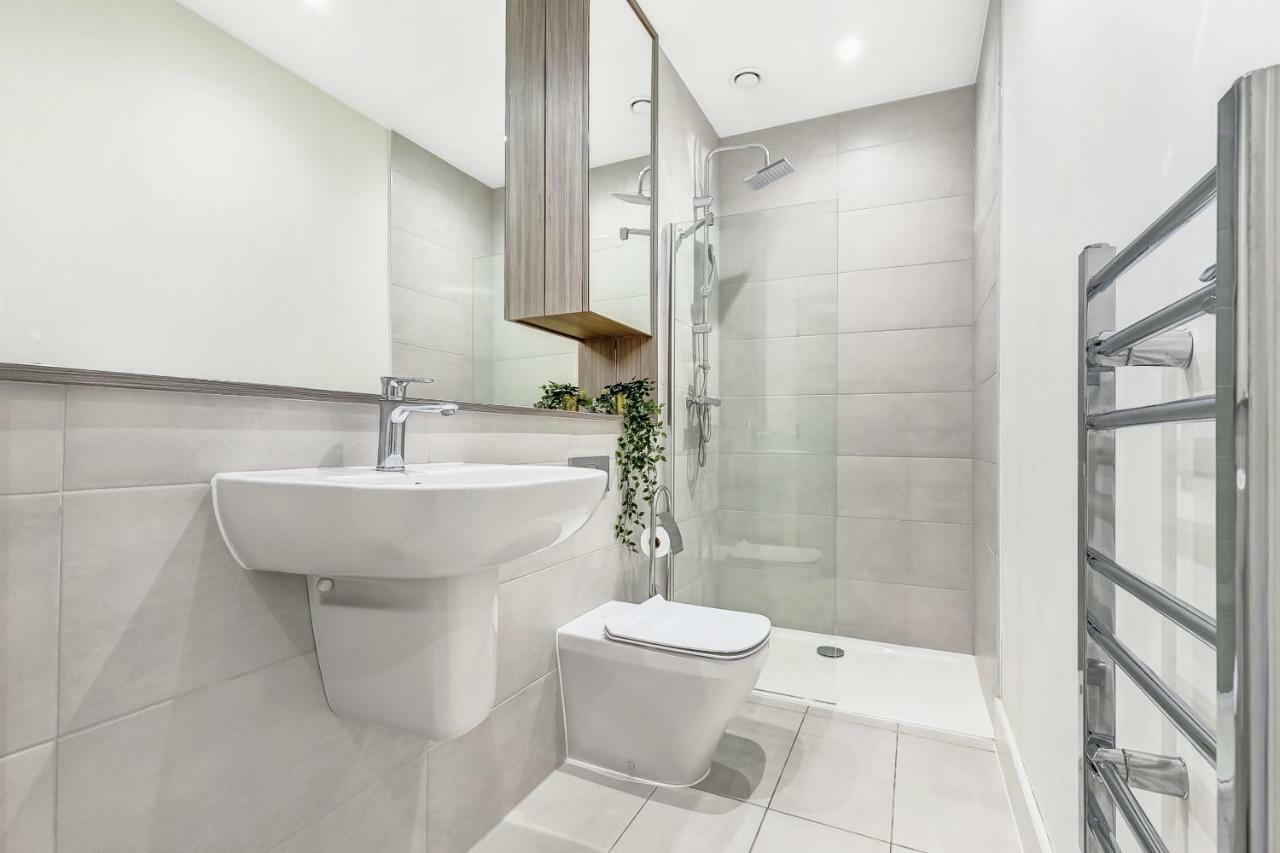 Mondial Apartments At Heathrow Harmondsworth ภายนอก รูปภาพ