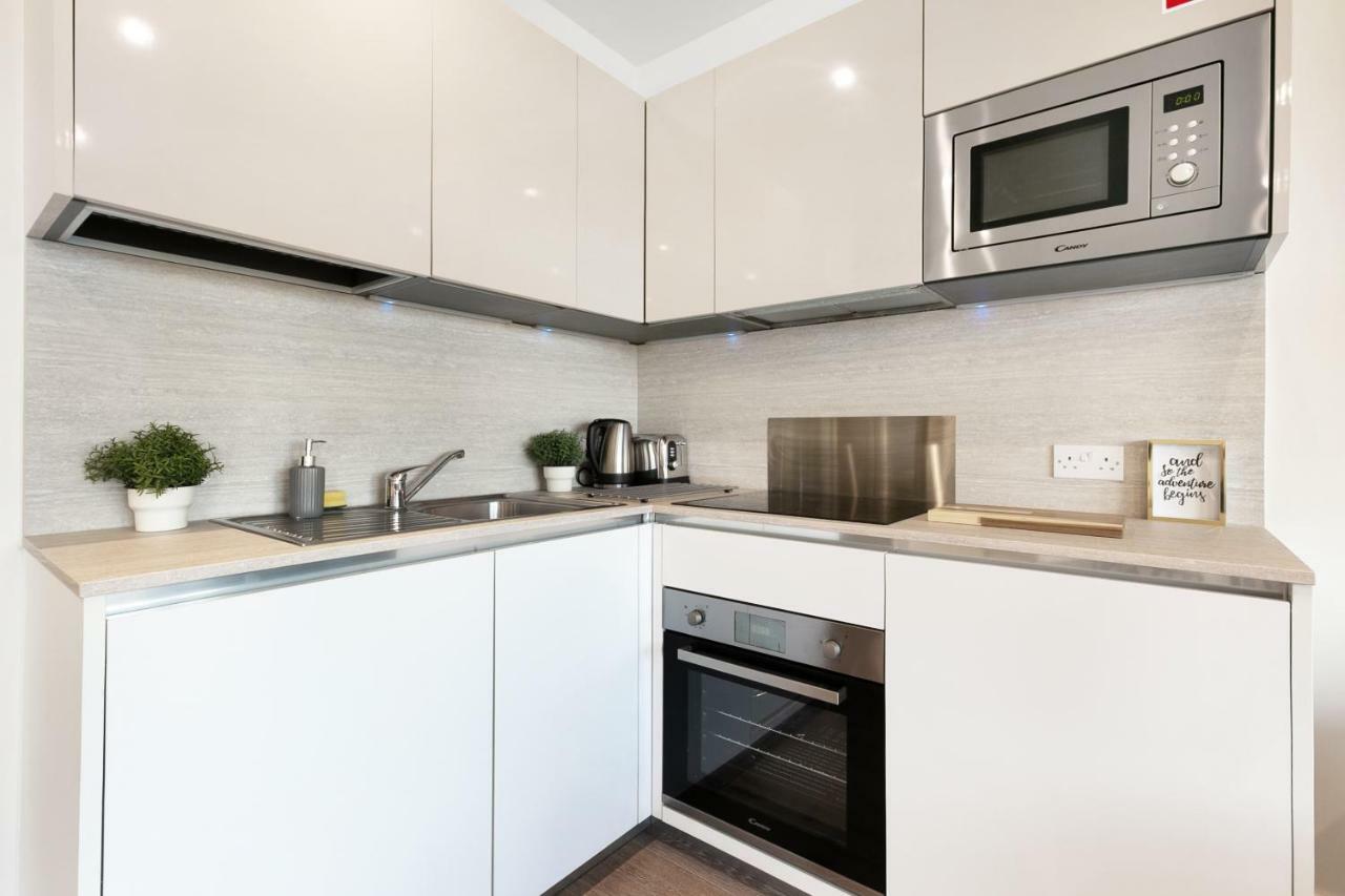 Mondial Apartments At Heathrow Harmondsworth ภายนอก รูปภาพ
