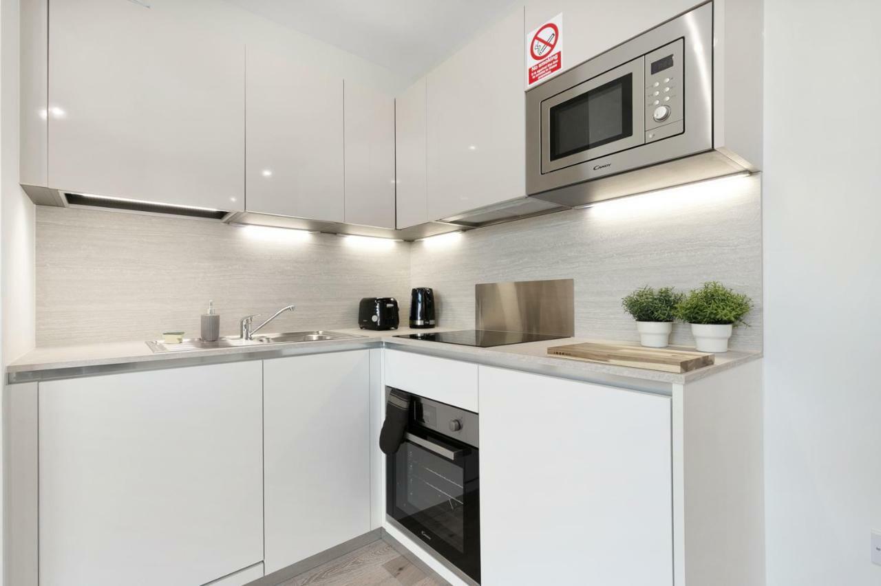 Mondial Apartments At Heathrow Harmondsworth ภายนอก รูปภาพ