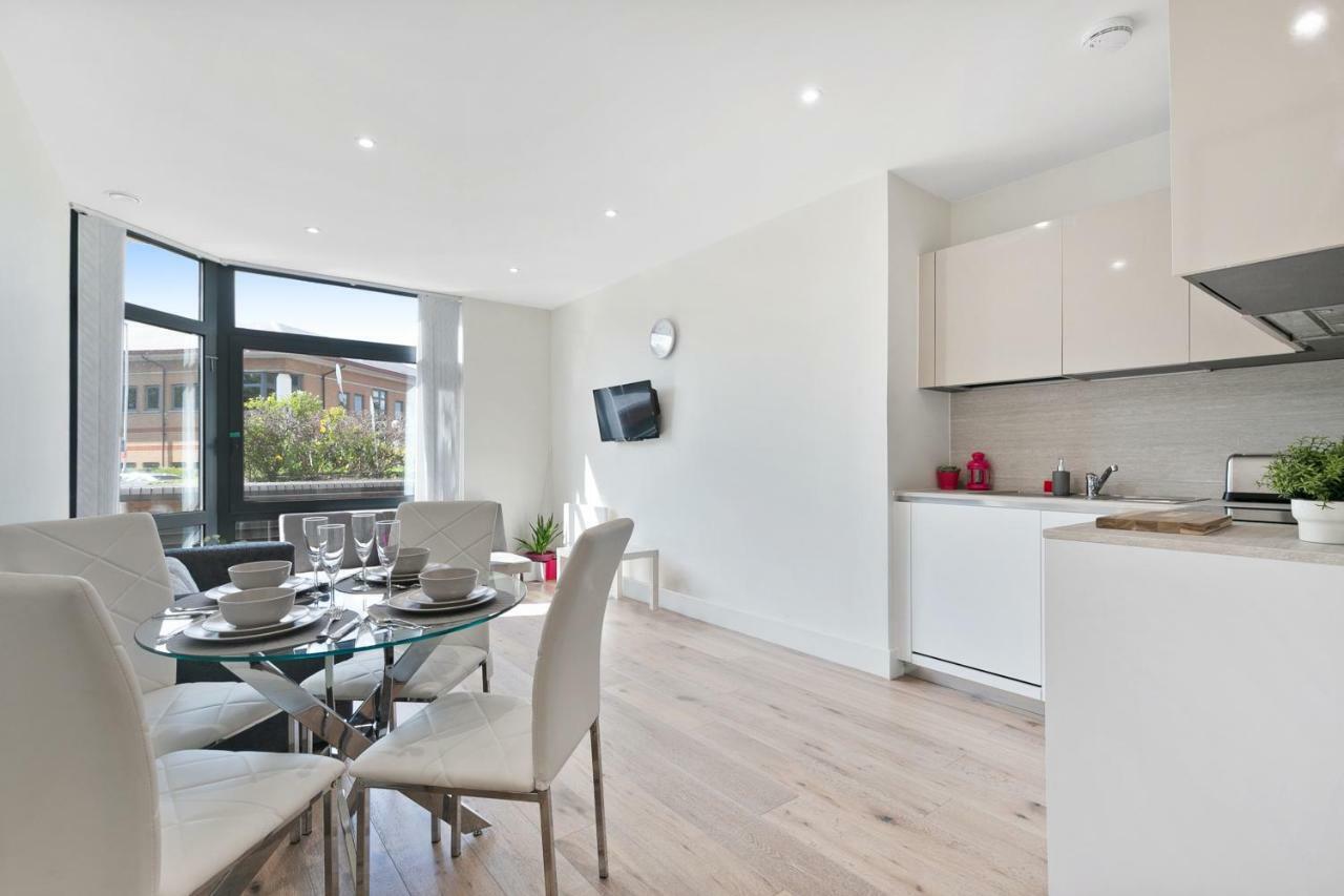 Mondial Apartments At Heathrow Harmondsworth ภายนอก รูปภาพ