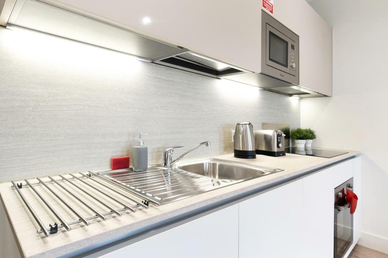 Mondial Apartments At Heathrow Harmondsworth ภายนอก รูปภาพ
