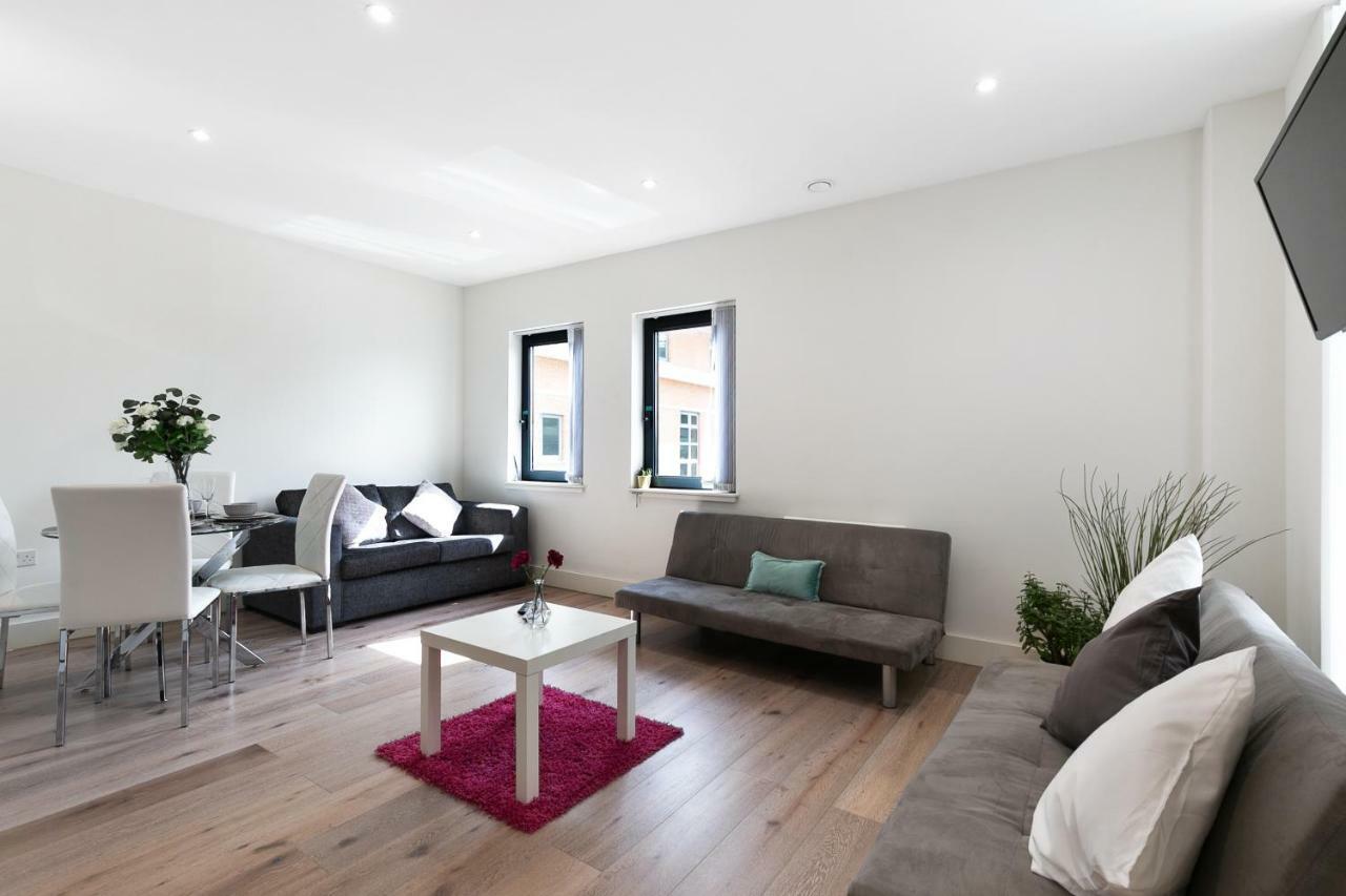 Mondial Apartments At Heathrow Harmondsworth ภายนอก รูปภาพ