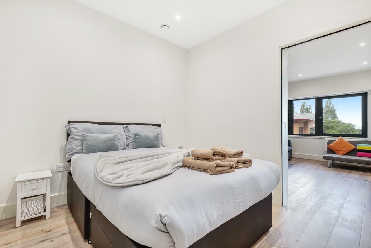 Mondial Apartments At Heathrow Harmondsworth ภายนอก รูปภาพ