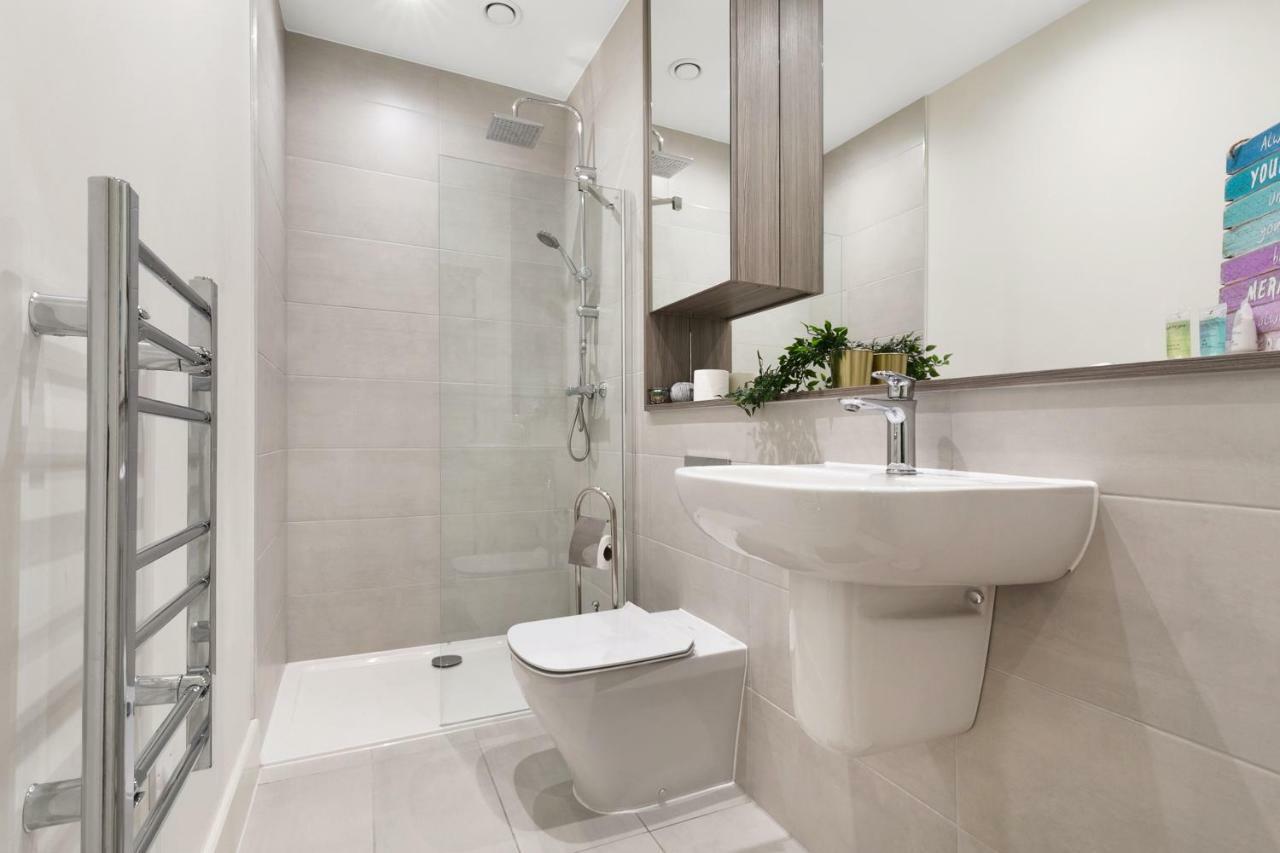 Mondial Apartments At Heathrow Harmondsworth ภายนอก รูปภาพ