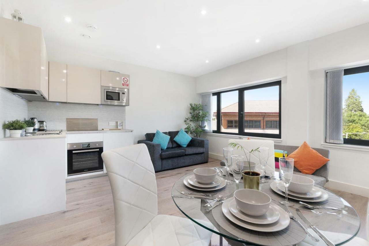 Mondial Apartments At Heathrow Harmondsworth ภายนอก รูปภาพ