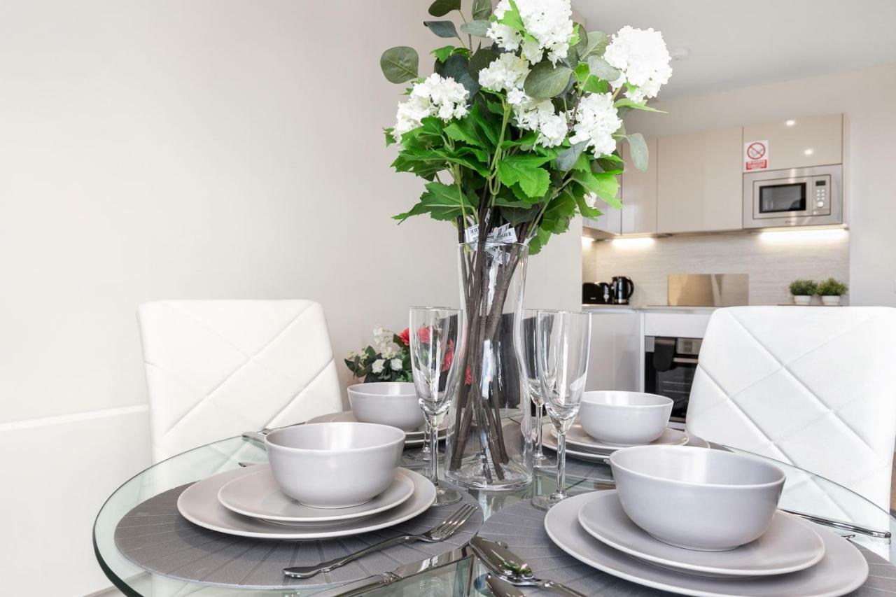 Mondial Apartments At Heathrow Harmondsworth ภายนอก รูปภาพ