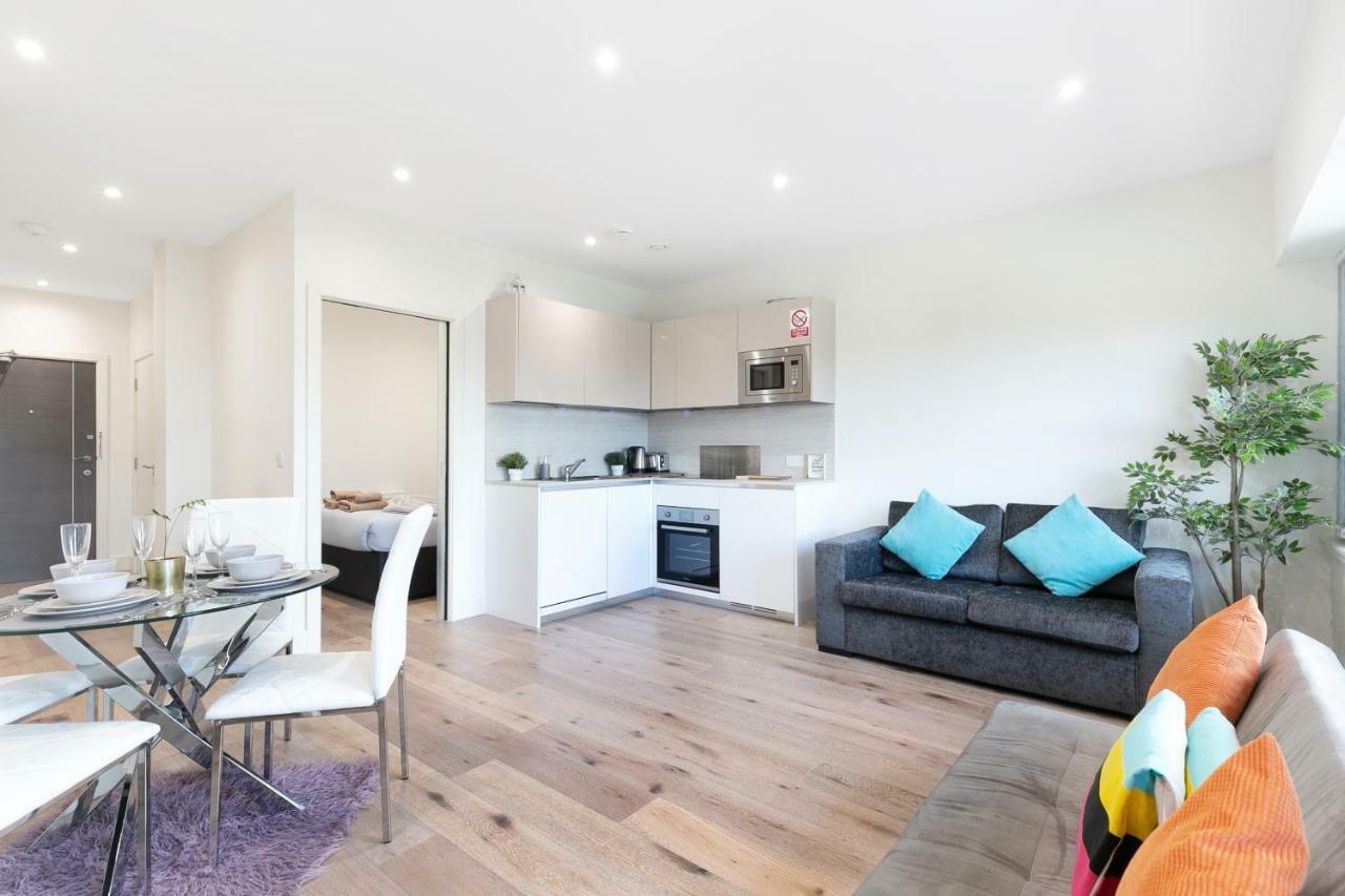 Mondial Apartments At Heathrow Harmondsworth ภายนอก รูปภาพ