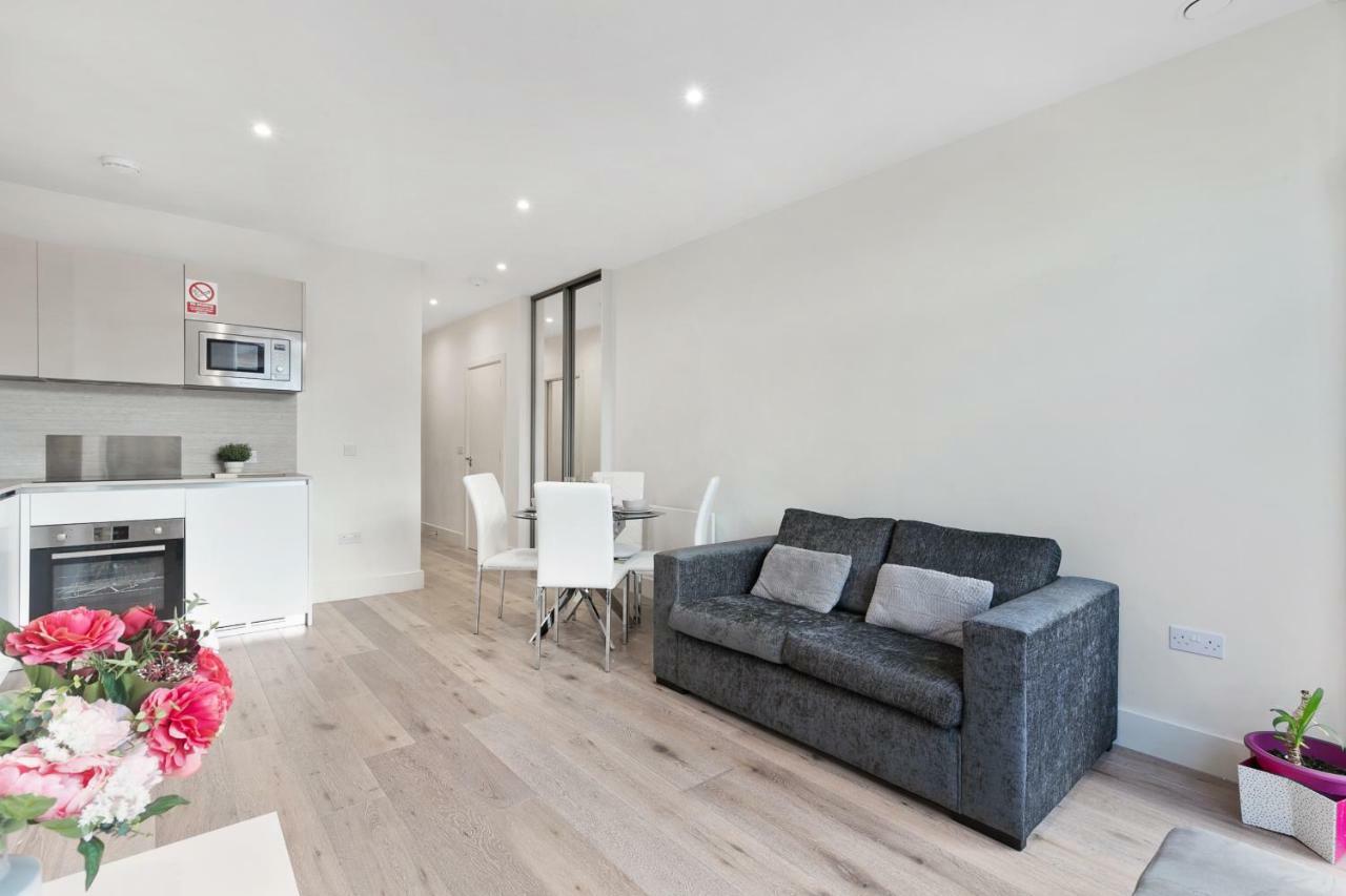 Mondial Apartments At Heathrow Harmondsworth ภายนอก รูปภาพ