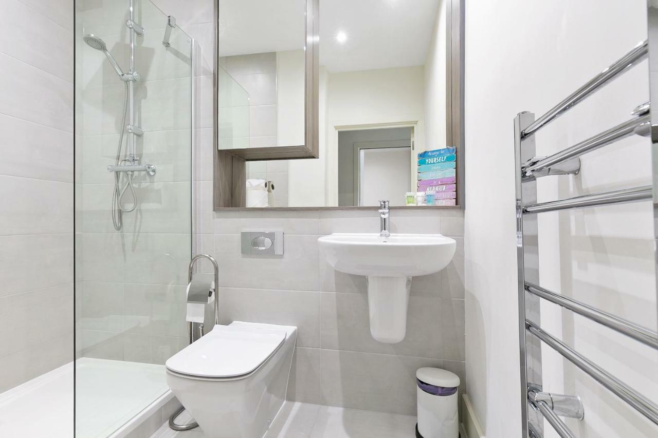 Mondial Apartments At Heathrow Harmondsworth ภายนอก รูปภาพ
