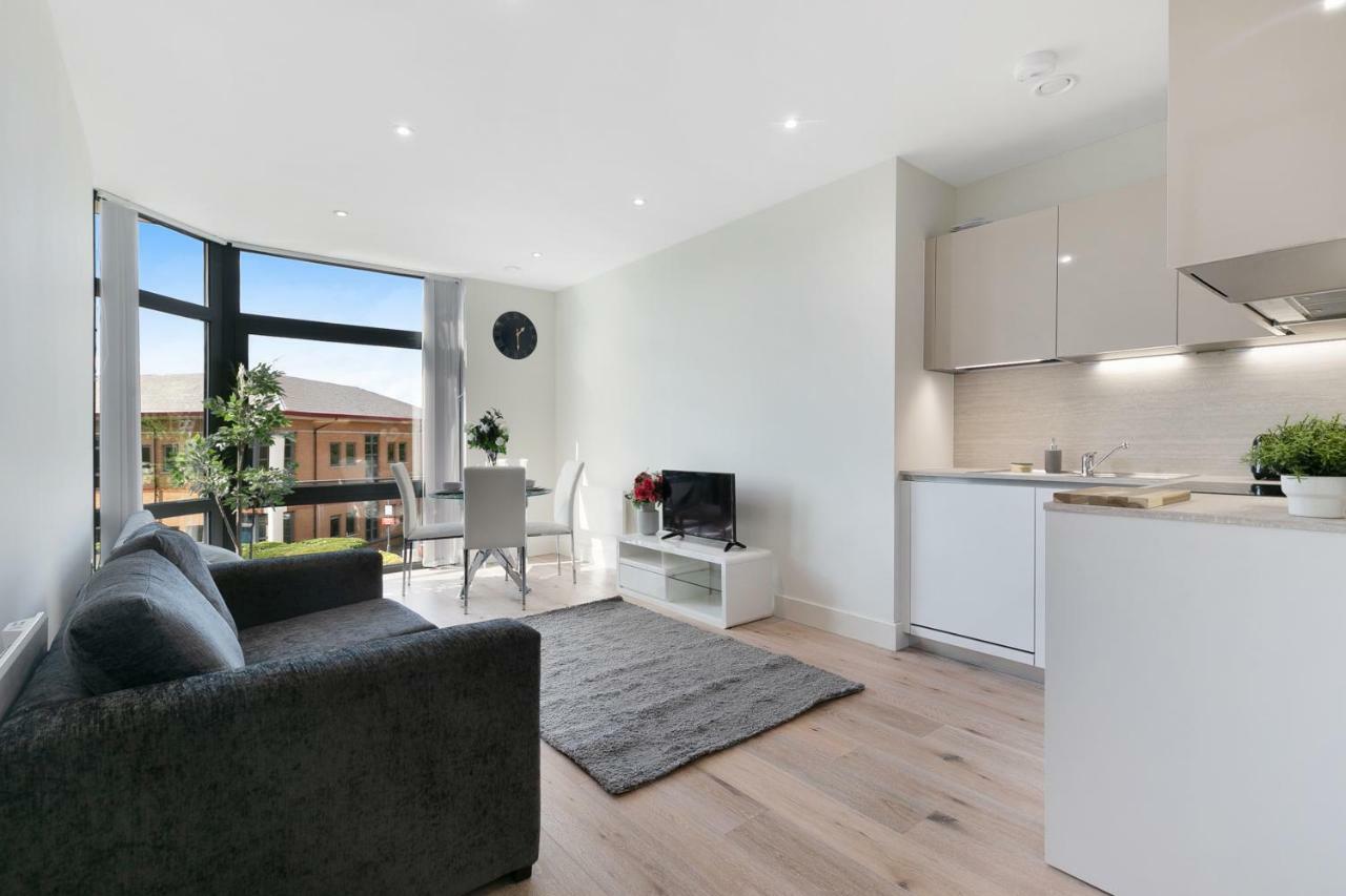 Mondial Apartments At Heathrow Harmondsworth ภายนอก รูปภาพ