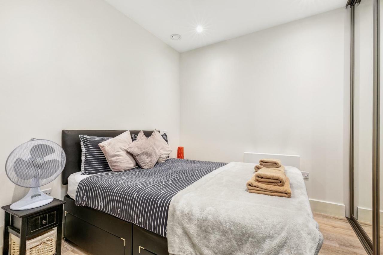 Mondial Apartments At Heathrow Harmondsworth ภายนอก รูปภาพ