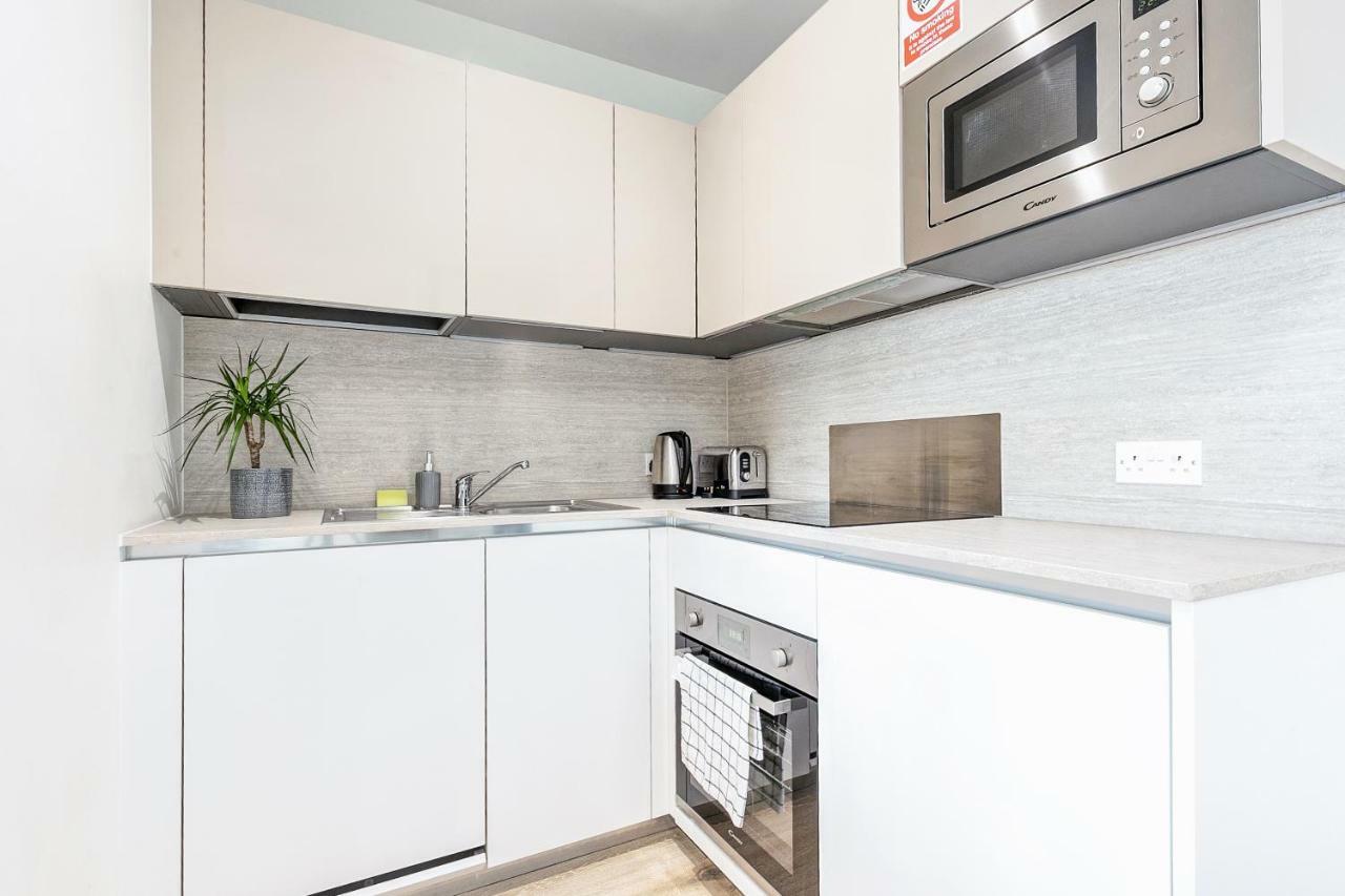 Mondial Apartments At Heathrow Harmondsworth ภายนอก รูปภาพ