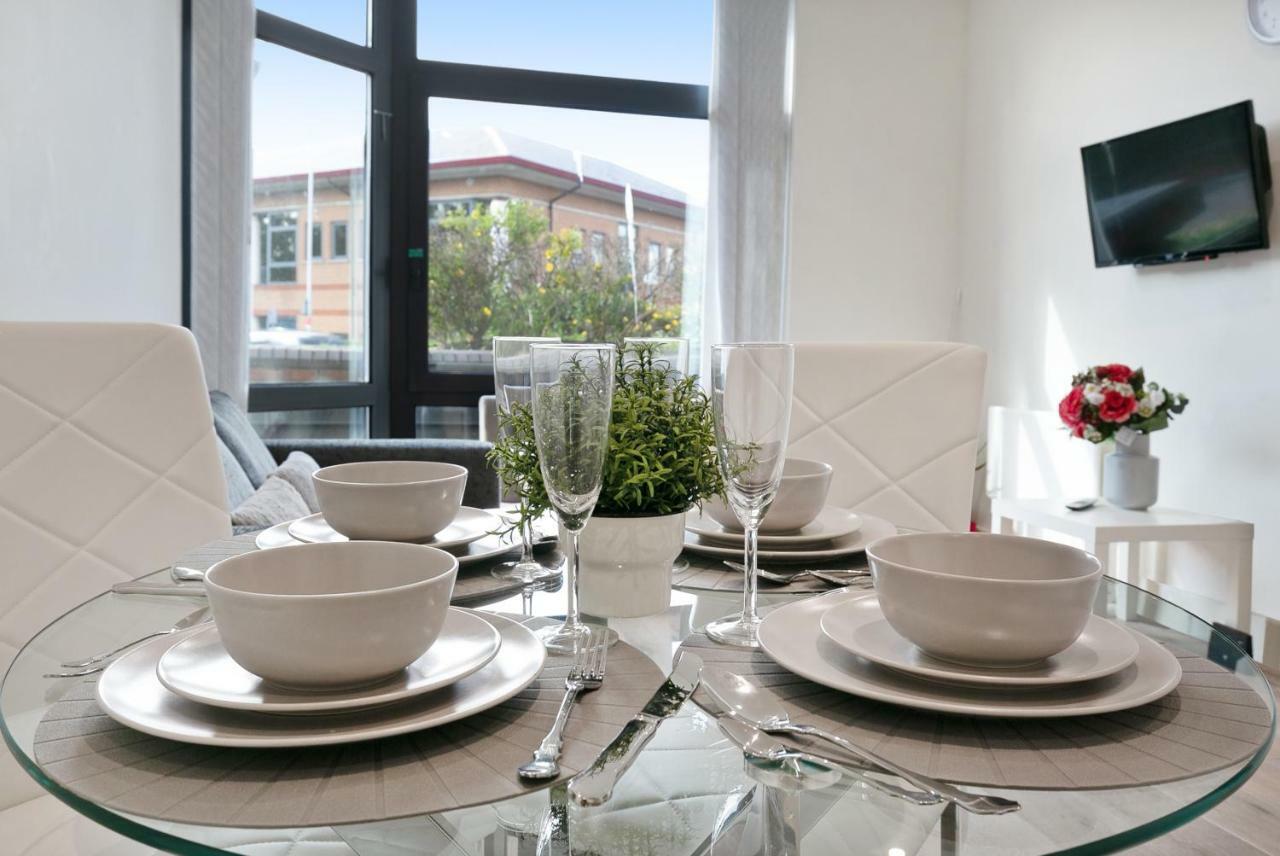 Mondial Apartments At Heathrow Harmondsworth ภายนอก รูปภาพ