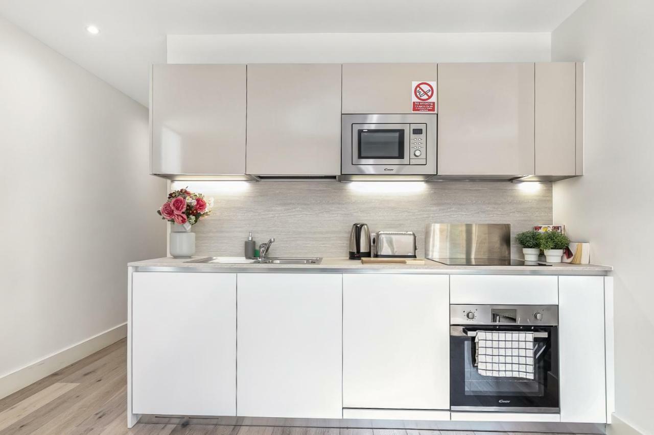 Mondial Apartments At Heathrow Harmondsworth ภายนอก รูปภาพ