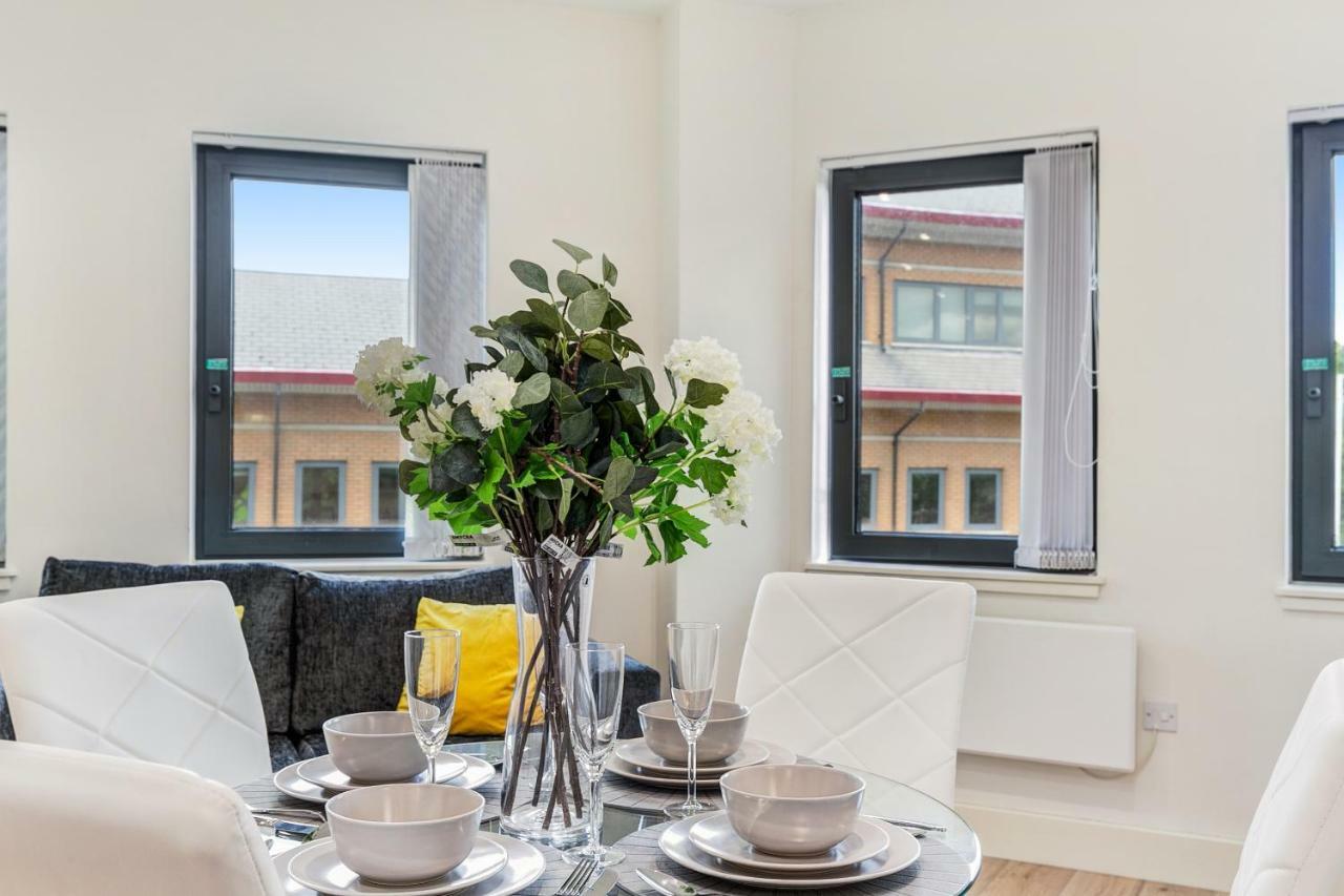 Mondial Apartments At Heathrow Harmondsworth ภายนอก รูปภาพ