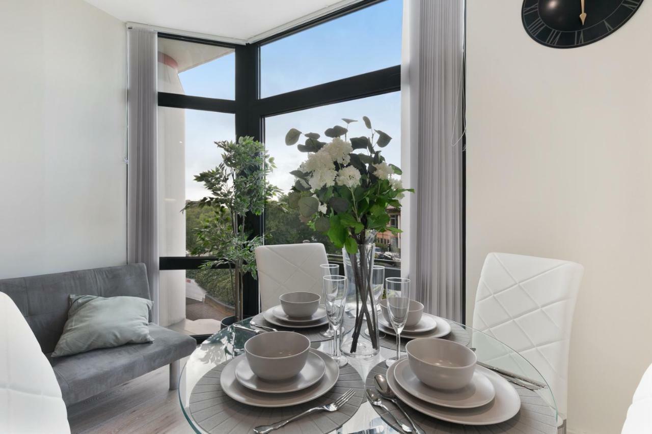 Mondial Apartments At Heathrow Harmondsworth ภายนอก รูปภาพ