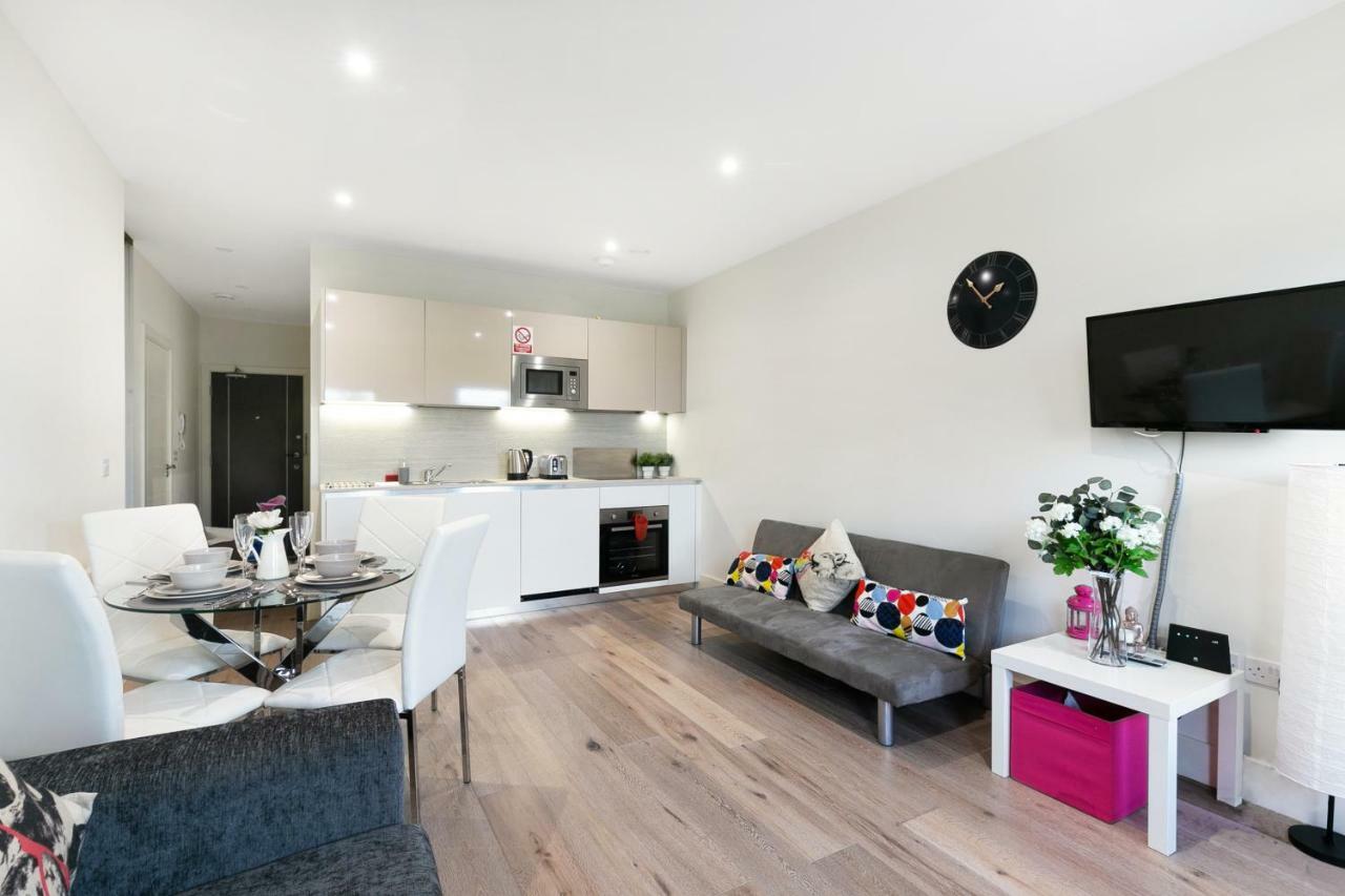 Mondial Apartments At Heathrow Harmondsworth ภายนอก รูปภาพ
