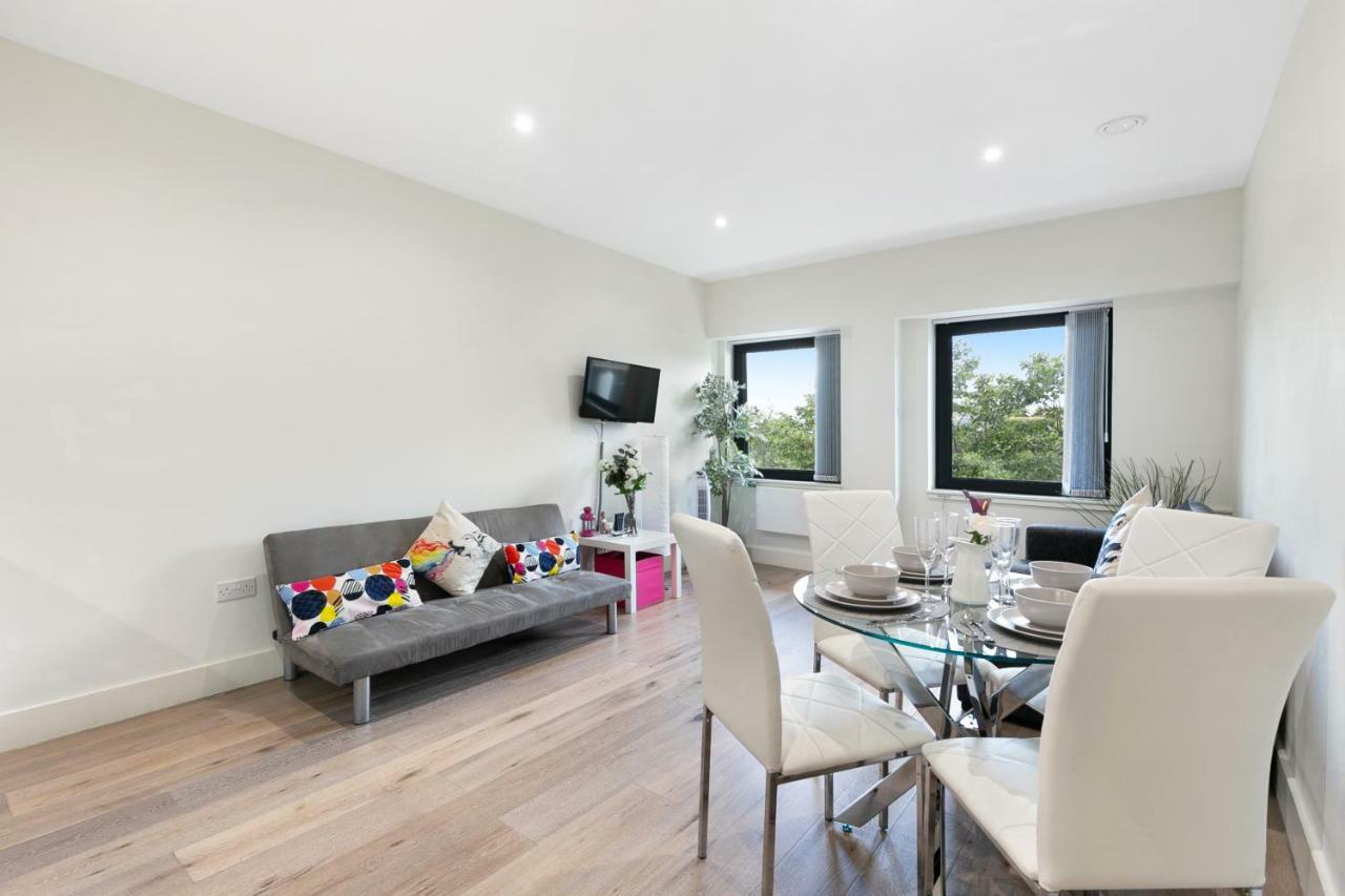 Mondial Apartments At Heathrow Harmondsworth ภายนอก รูปภาพ