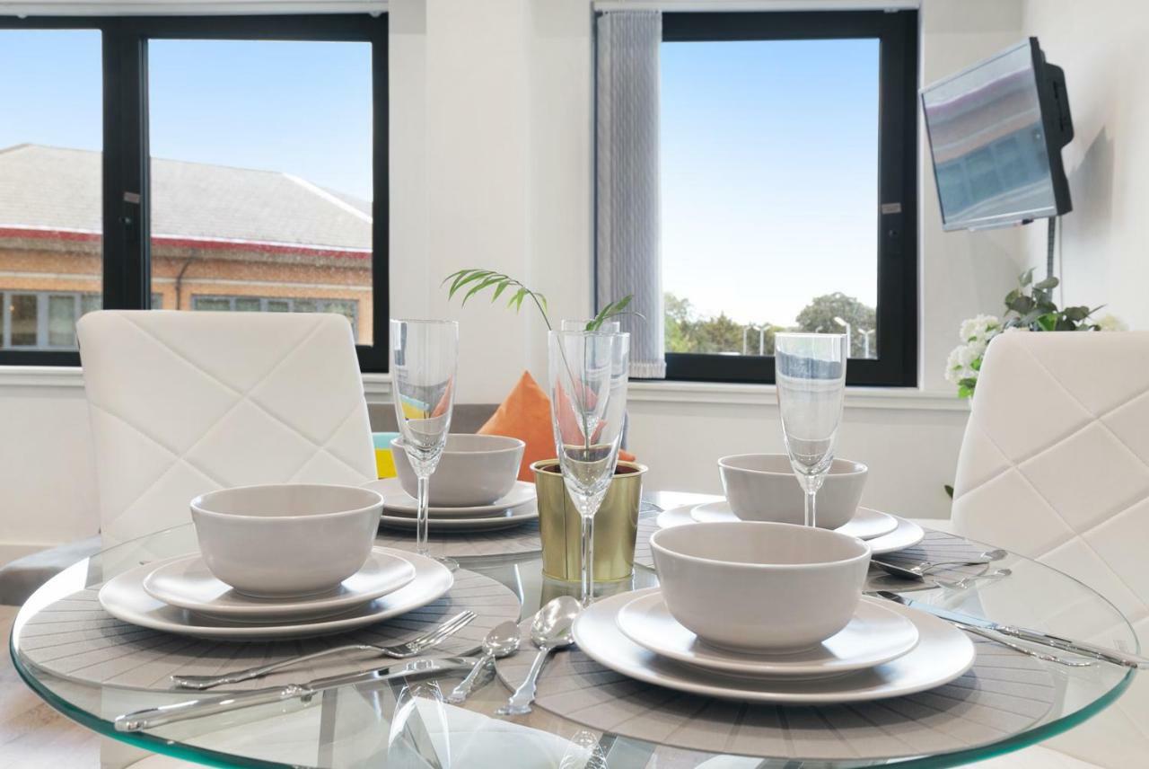 Mondial Apartments At Heathrow Harmondsworth ภายนอก รูปภาพ