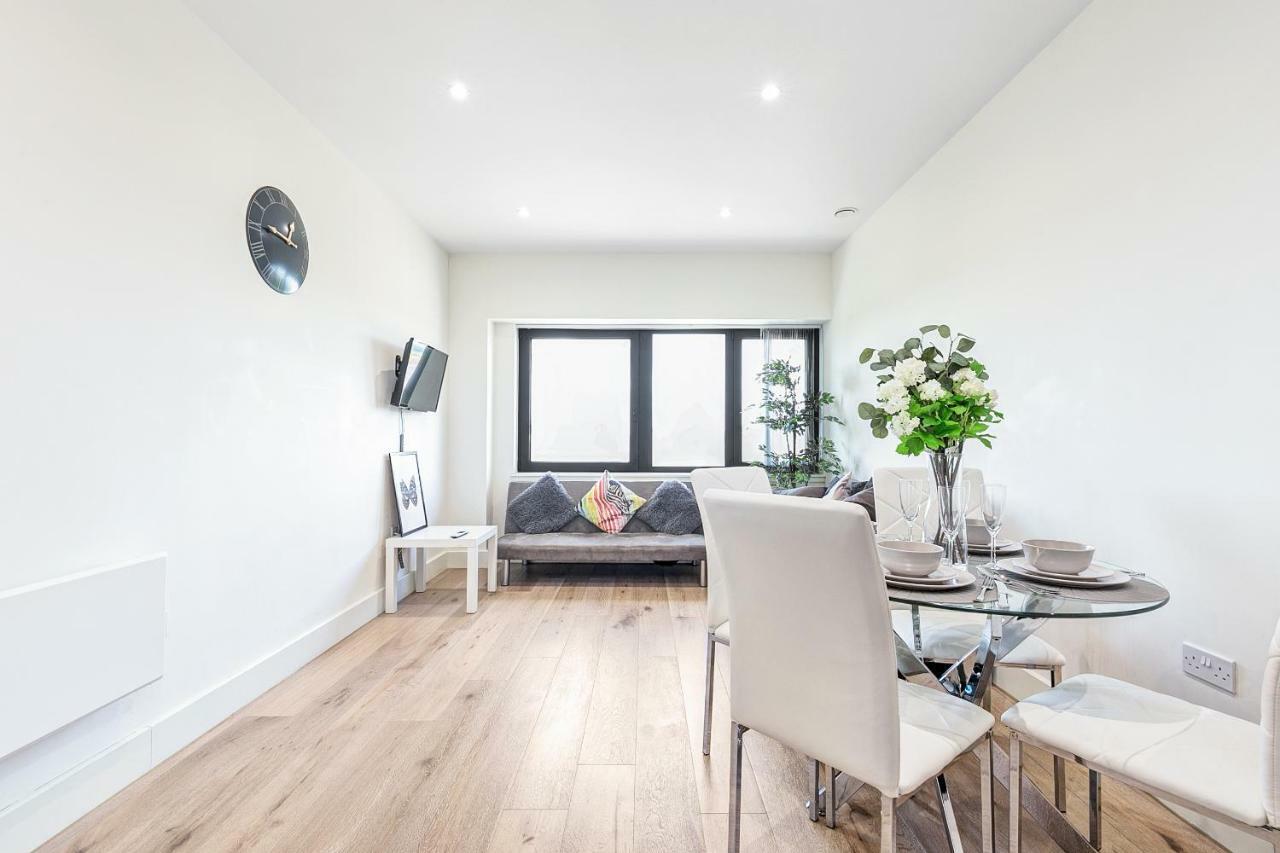 Mondial Apartments At Heathrow Harmondsworth ภายนอก รูปภาพ