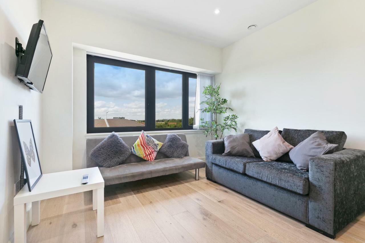 Mondial Apartments At Heathrow Harmondsworth ภายนอก รูปภาพ
